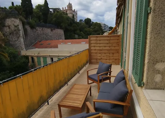 Mezzanine * Cannes